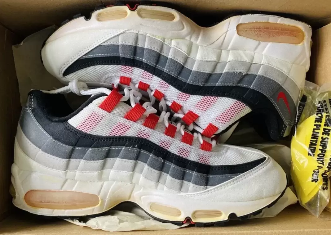 Nike Air Max 95, Nike - 2026 年夏季，耐克 Air Max 95 OG "彗星紅 "大泡回歸