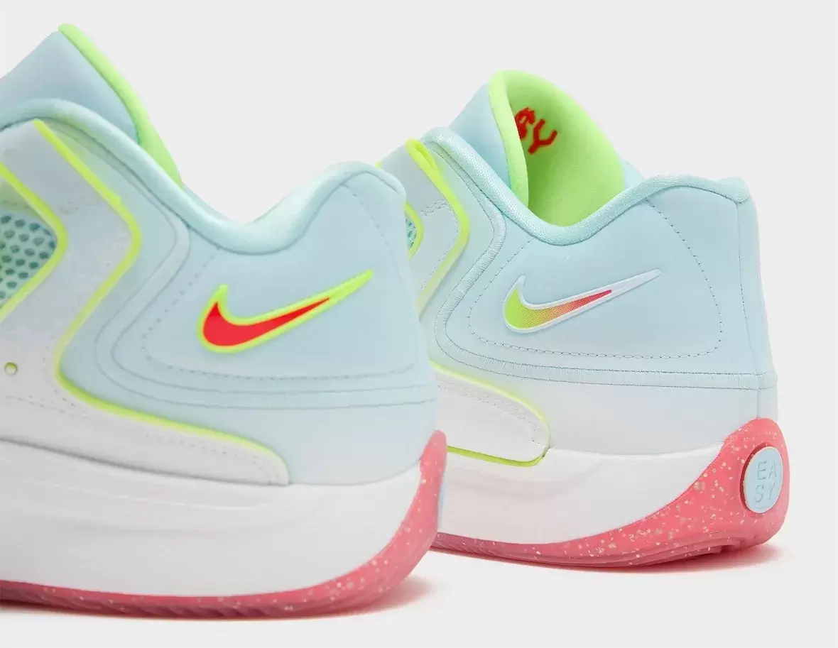 耐克 KD 18 "輕松賺錢 "版以 "冰川藍 "和 "伏特 "亮相 Nike KD 18, Nike - 耐克 KD 18 "輕松賺錢 "版以 "冰川藍 "和 "伏特 "亮相