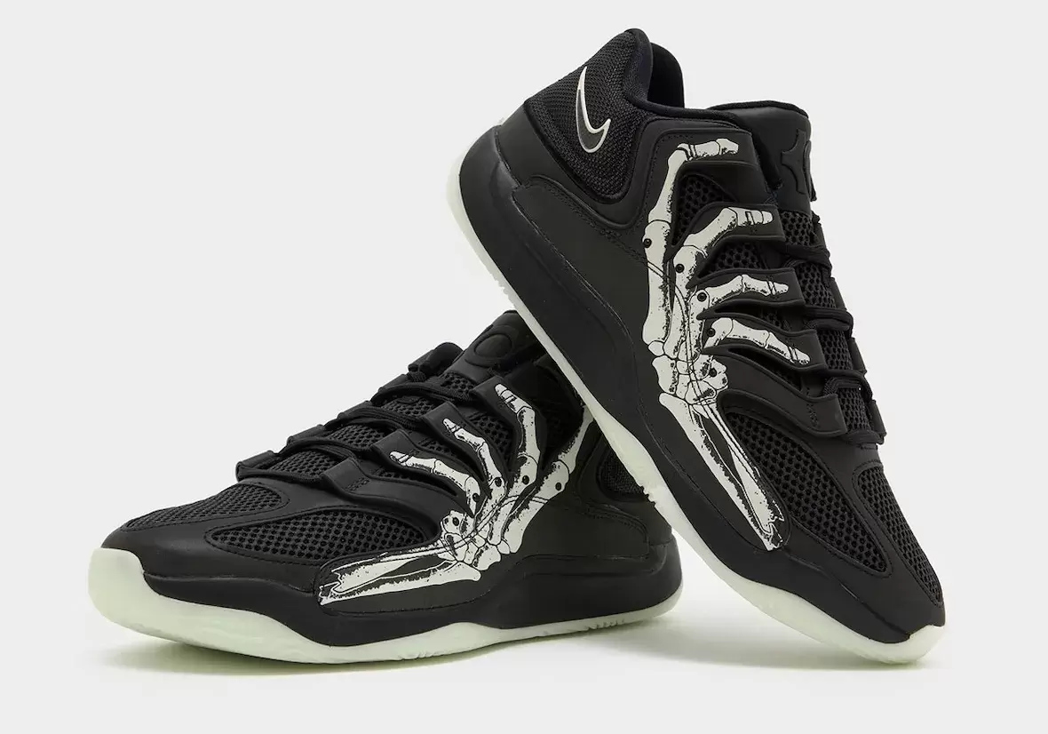 耐克 KD 18 "萬聖節 "零售店圖片配骷髏圖案 Nike KD 18, Nike - 耐克 KD 18 "萬聖節 "零售店圖片配骷髏圖案