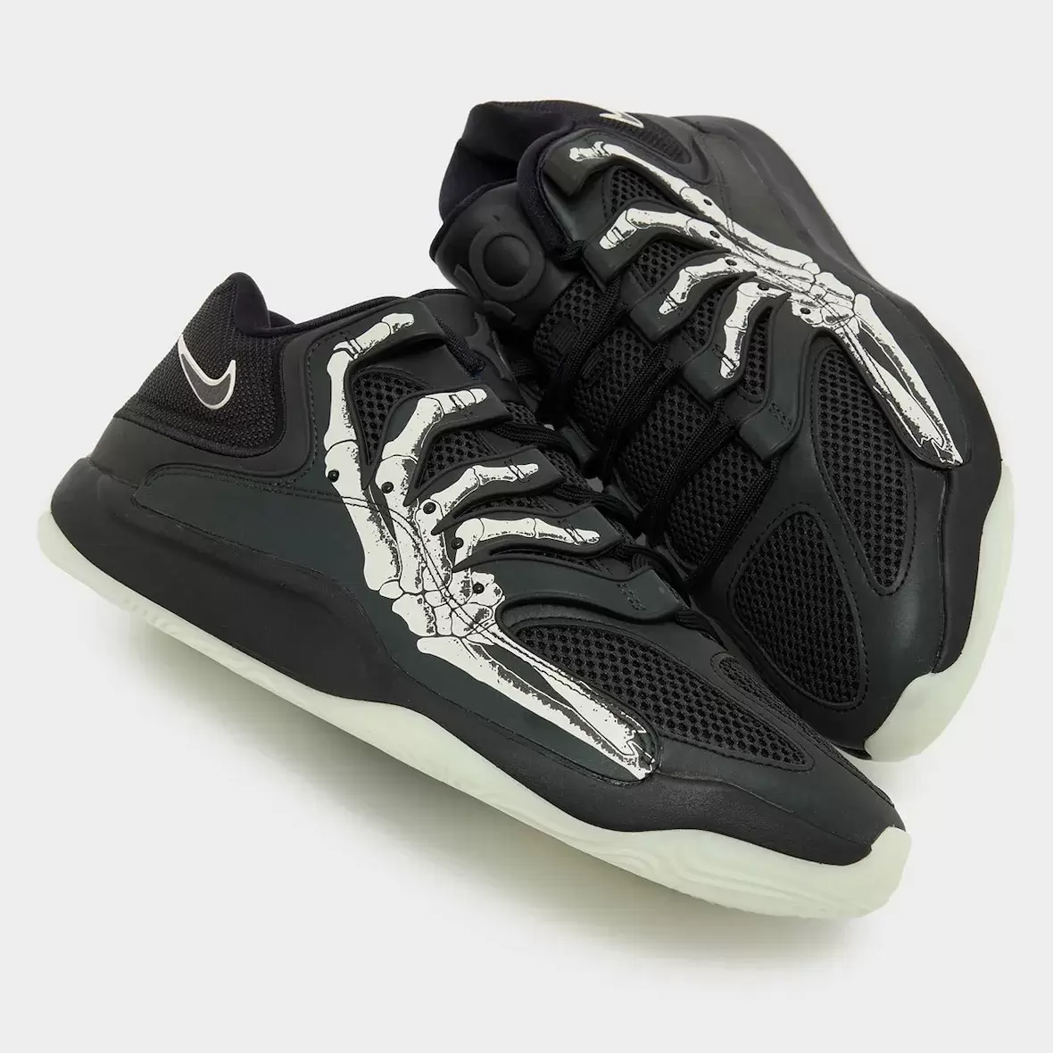 耐克 KD 18 "萬聖節 "零售店圖片配骷髏圖案 Nike KD 18, Nike - 耐克 KD 18 "萬聖節 "零售店圖片配骷髏圖案