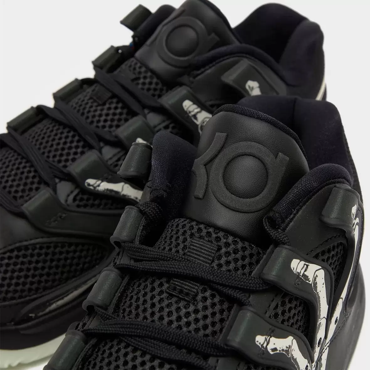 耐克 KD 18 "萬聖節 "零售店圖片配骷髏圖案 Nike KD 18, Nike - 耐克 KD 18 "萬聖節 "零售店圖片配骷髏圖案