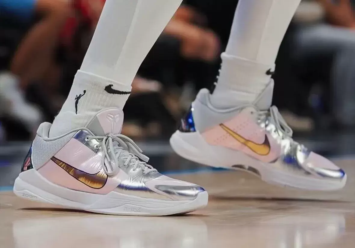 耐克 Kobe 5 Protro PE 為阿里克-奧貢博瓦萊閃亮登場 Nike Kobe 5 Protro, Nike Kobe 5, Nike - 耐克 Kobe 5 Protro PE 為阿里克-奧貢博瓦萊閃亮登場