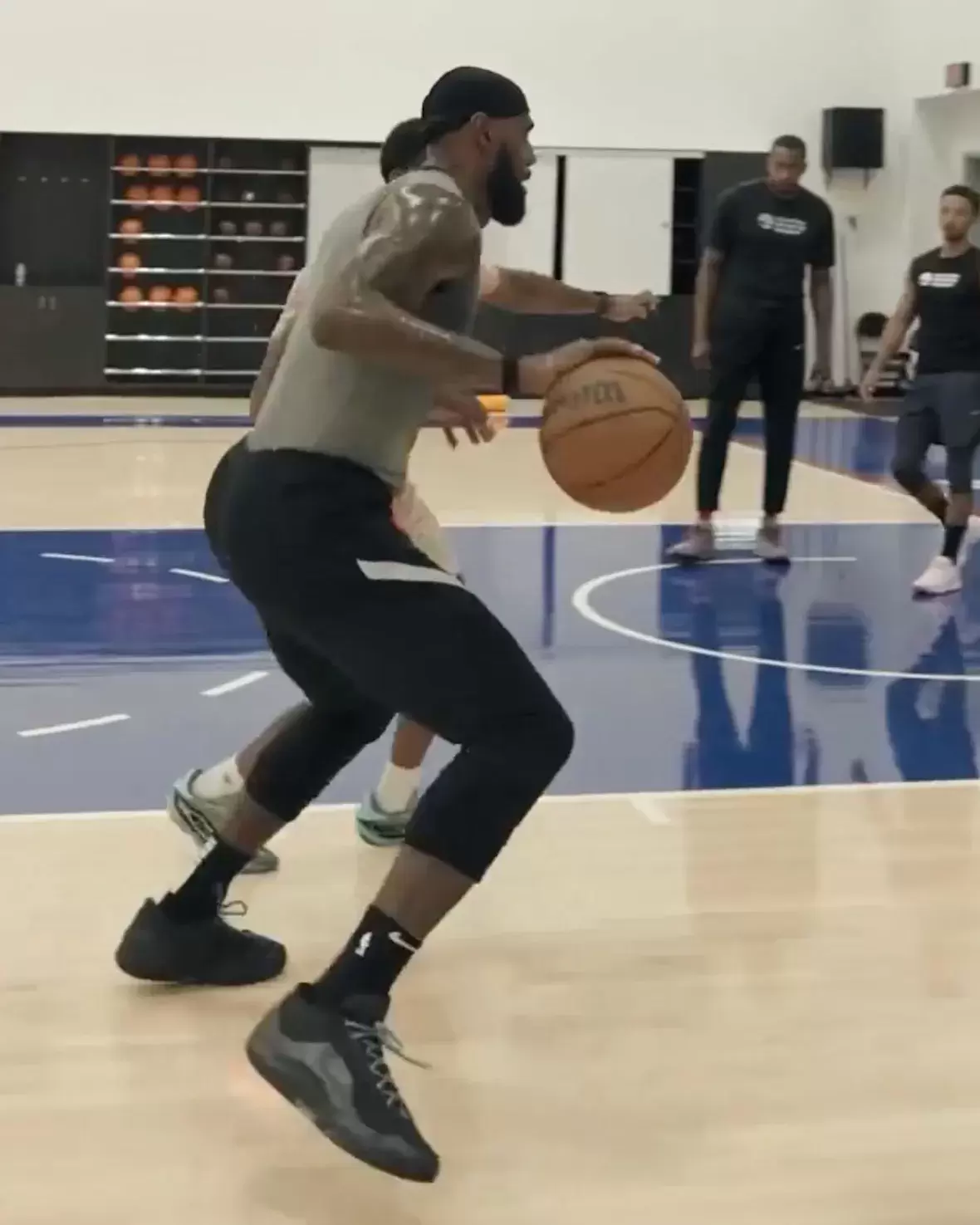 勒布朗-詹姆斯首次推出耐克 LeBron 23 黑色磨損測試樣品 Nike LeBron 23, Nike, LeBron James Shoes - 勒布朗-詹姆斯首次推出耐克 LeBron 23 黑色磨損測試樣品