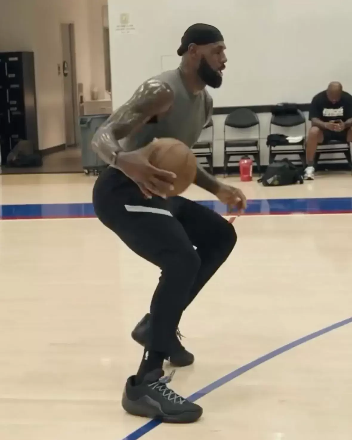 勒布朗-詹姆斯首次推出耐克 LeBron 23 黑色磨損測試樣品 Nike LeBron 23, Nike, LeBron James Shoes - 勒布朗-詹姆斯首次推出耐克 LeBron 23 黑色磨損測試樣品