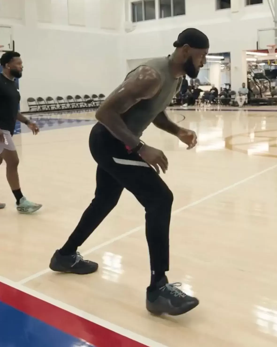 勒布朗-詹姆斯首次推出耐克 LeBron 23 黑色磨損測試樣品 Nike LeBron 23, Nike, LeBron James Shoes - 勒布朗-詹姆斯首次推出耐克 LeBron 23 黑色磨損測試樣品