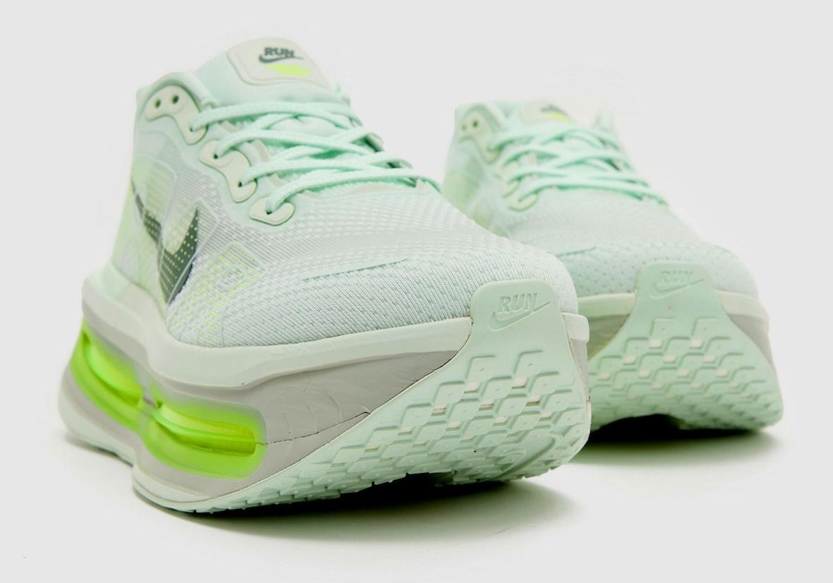 耐克 Vomero Premium 採用 "淺綠 "和 "伏特 "配色 Nike Vomero Premium, Nike - 耐克 Vomero Premium 採用 "淺綠 "和 "伏特 "配色