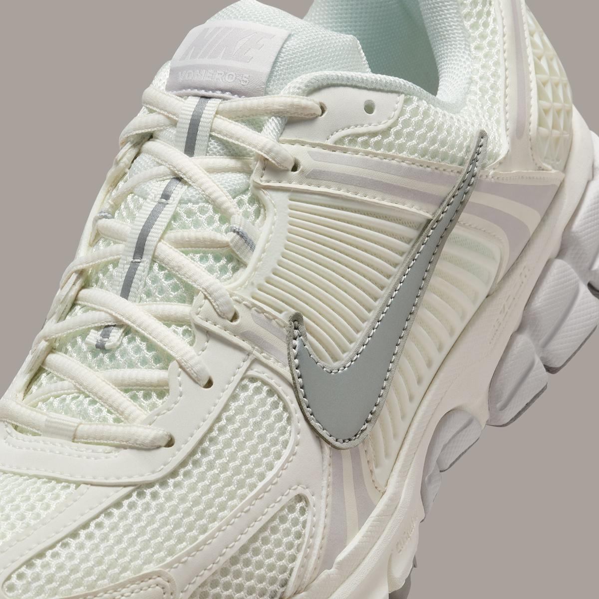 耐克 Zoom Vomero 5 "Sail "配備金屬菱形圖案 Nike Zoom Vomero 5, Nike - 耐克 Zoom Vomero 5 "Sail "配備金屬菱形圖案