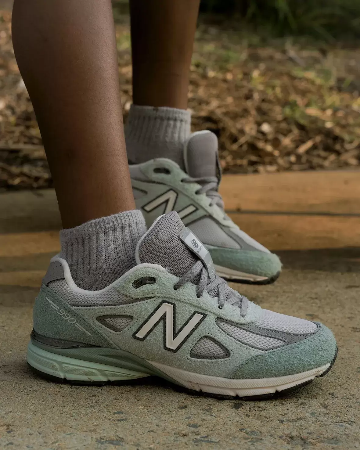 惠特克集團 x New Balance 990v4 和 998 支持 "故意偏袒教育"。 New Balance 998, New Balance 990v4, New Balance 990, New Balance - 惠特克集團 x New Balance 990v4 和 998 支持 "故意偏袒教育"。