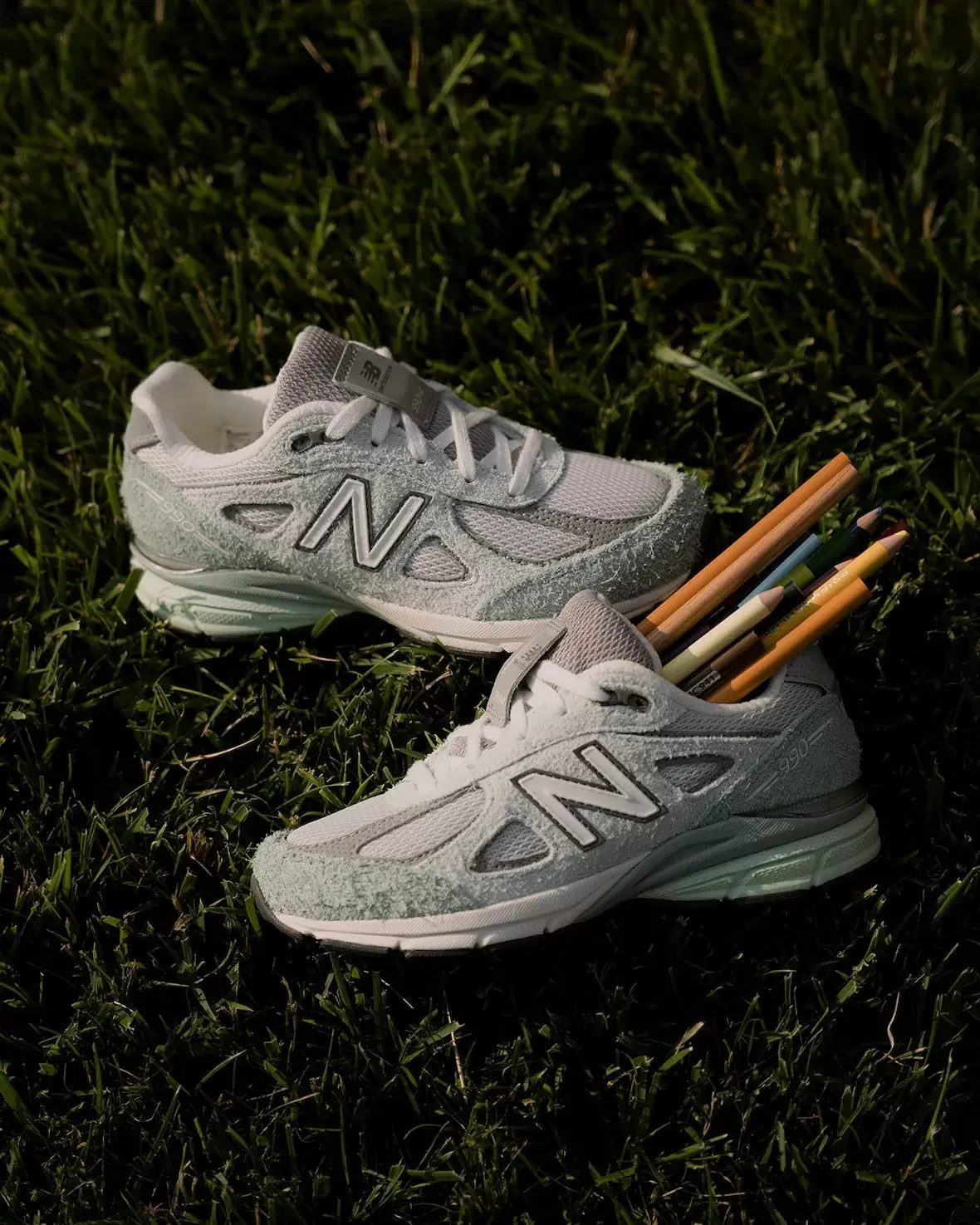 惠特克集團 x New Balance 990v4 和 998 支持 "故意偏袒教育"。 New Balance 998, New Balance 990v4, New Balance 990, New Balance - 惠特克集團 x New Balance 990v4 和 998 支持 "故意偏袒教育"。