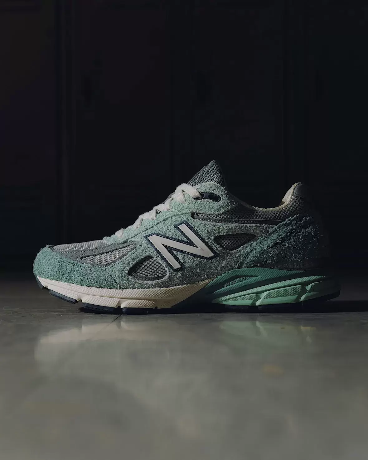 惠特克集團 x New Balance 990v4 和 998 支持 "故意偏袒教育"。 New Balance 998, New Balance 990v4, New Balance 990, New Balance - 惠特克集團 x New Balance 990v4 和 998 支持 "故意偏袒教育"。