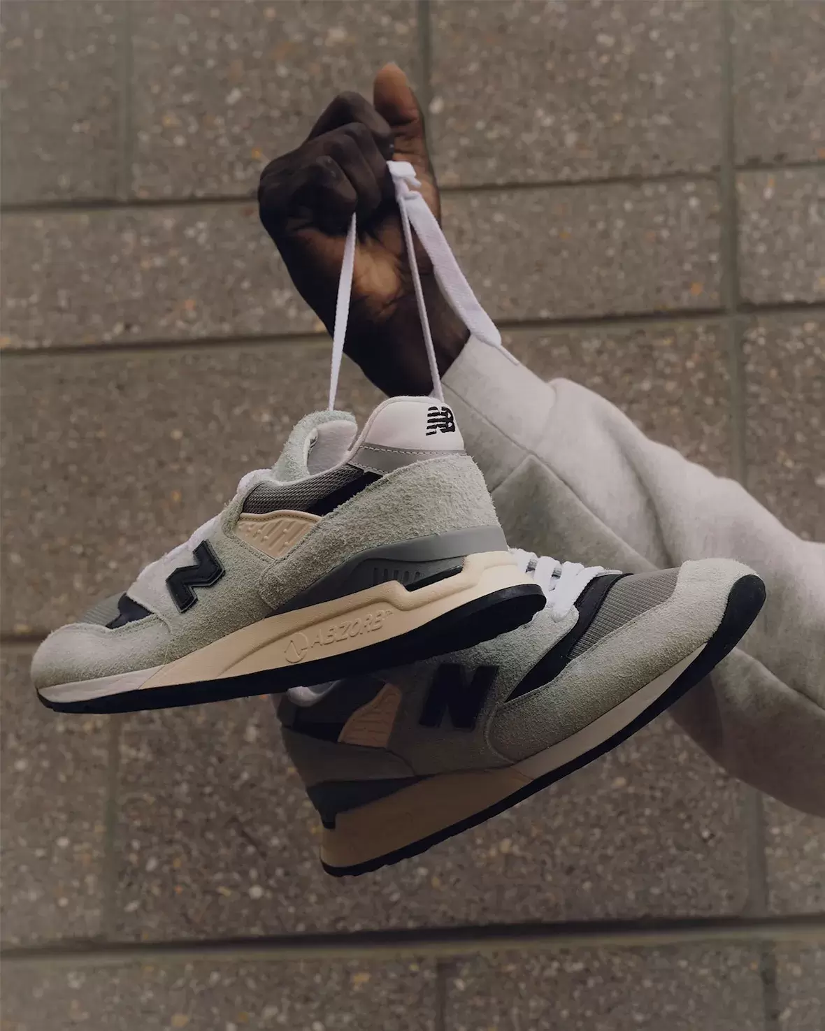 惠特克集團 x New Balance 990v4 和 998 支持 "故意偏袒教育"。 New Balance 998, New Balance 990v4, New Balance 990, New Balance - 惠特克集團 x New Balance 990v4 和 998 支持 "故意偏袒教育"。