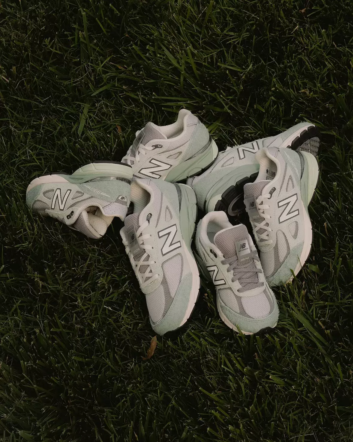 惠特克集團 x New Balance 990v4 和 998 支持 "故意偏袒教育"。 New Balance 998, New Balance 990v4, New Balance 990, New Balance - 惠特克集團 x New Balance 990v4 和 998 支持 "故意偏袒教育"。