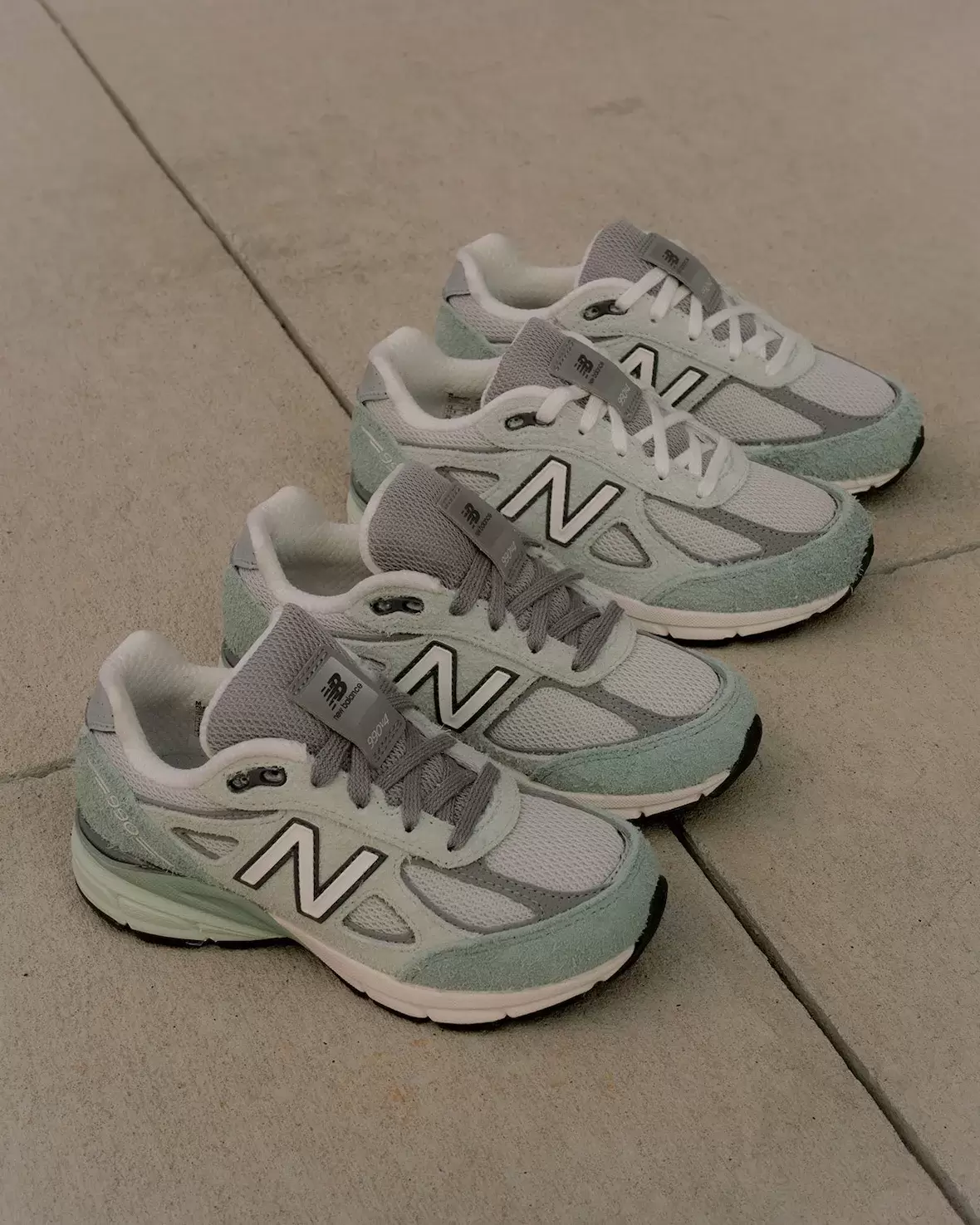 惠特克集團 x New Balance 990v4 和 998 支持 "故意偏袒教育"。 New Balance 998, New Balance 990v4, New Balance 990, New Balance - 惠特克集團 x New Balance 990v4 和 998 支持 "故意偏袒教育"。