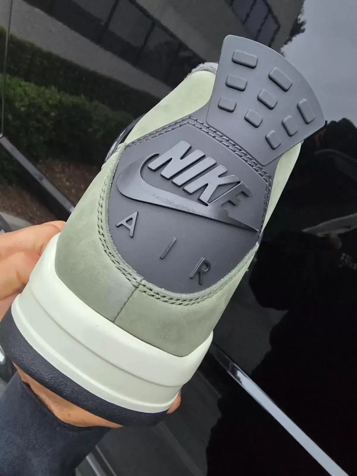 Close-up of Nike Air heel tab on Undefeated x Air Jordan 4 OG 2025 in olive green and black colorway Close-up of Nike Air heel tab on Undefeated x Air Jordan 4 OG 2025 in olive green and black colorway