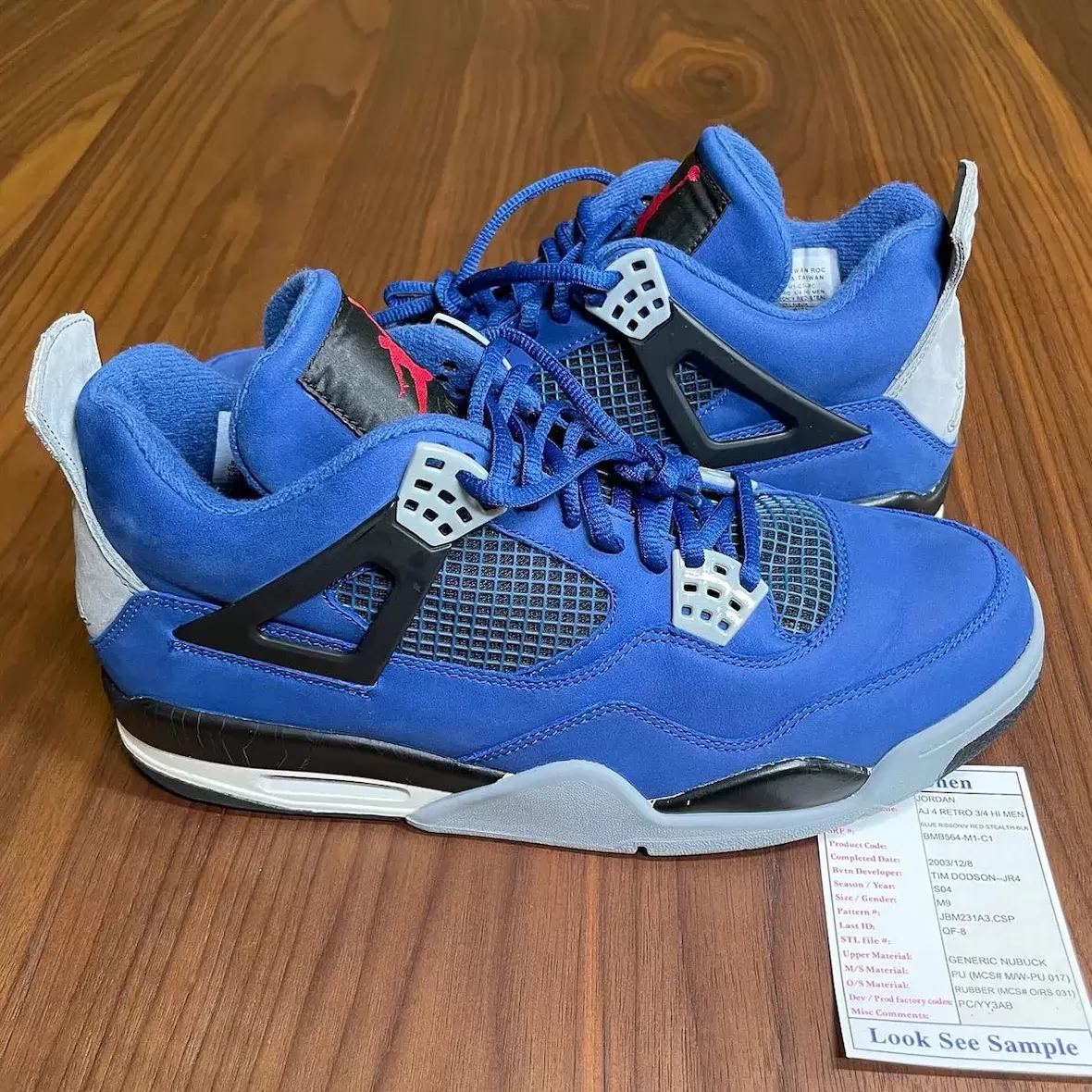這雙 UNDEFEATED Air Jordan 4 樣品反而成了 Eminem 的心頭好 Eminem, Air Jordan 4 Undefeated, Air Jordan 4 Encore, Air Jordan 4 - 這雙 UNDEFEATED Air Jordan 4 樣品反而成了 Eminem 的心頭好