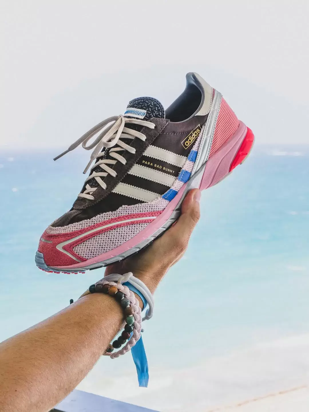 Bad Bunny x adidas Adizero SL72 "棕色/粉色 "於 2025 年 10 月發佈 Bad Bunny, adidas SL 72, adidas adiZero, adidas - Bad Bunny x adidas Adizero SL72 "棕色/粉色 "於 2025 年 10 月發佈