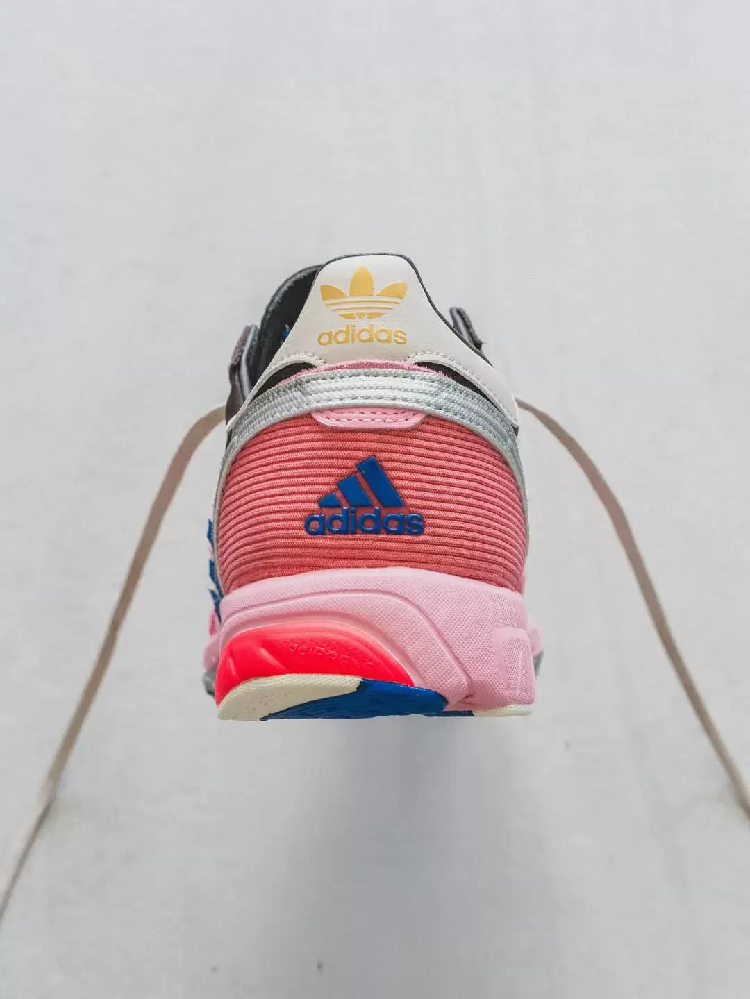 Bad Bunny x adidas Adizero SL72 "棕色/粉色 "於 2025 年 10 月發佈 Bad Bunny, adidas SL 72, adidas adiZero, adidas - Bad Bunny x adidas Adizero SL72 "棕色/粉色 "於 2025 年 10 月發佈