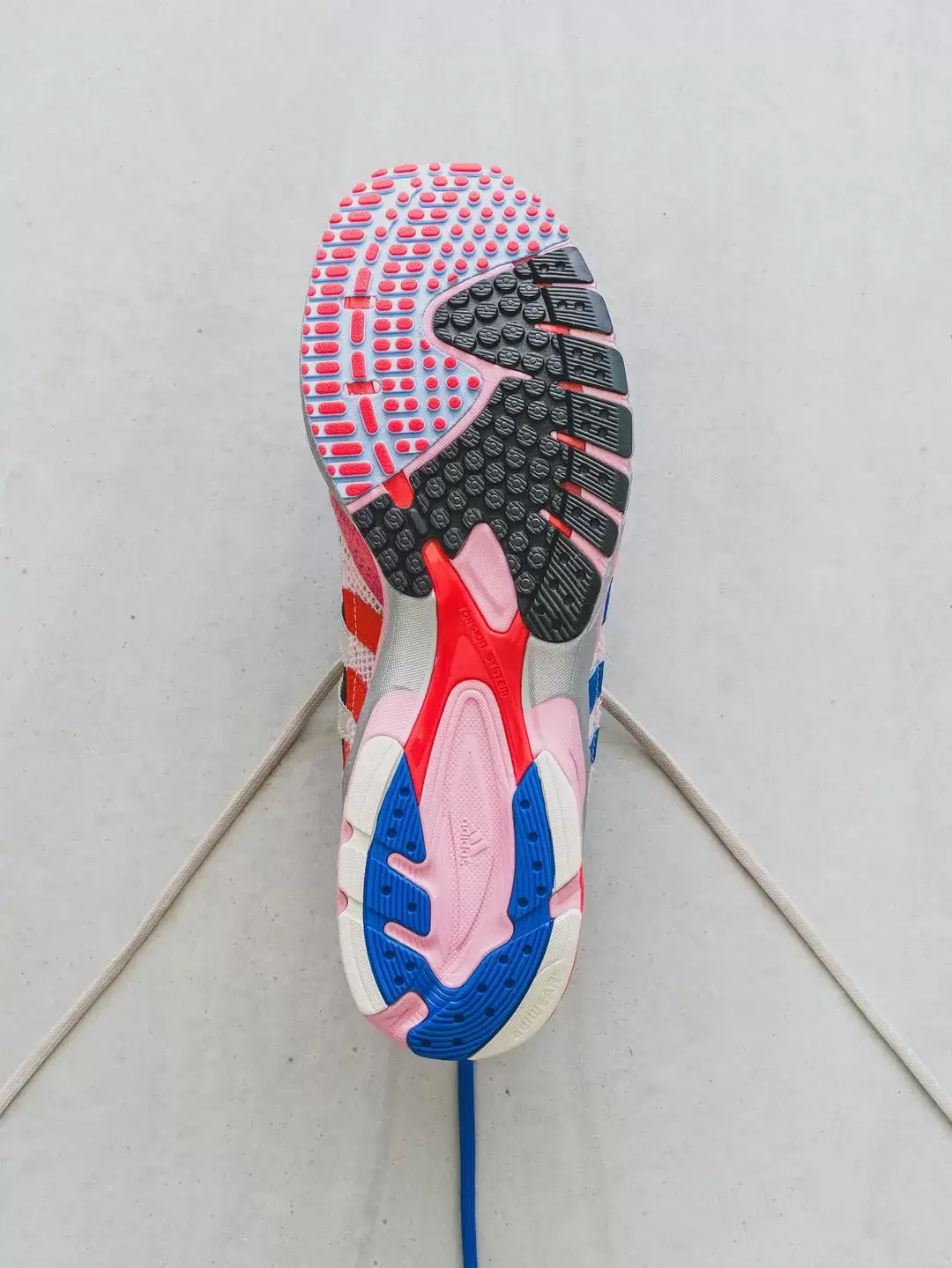 Bad Bunny x adidas Adizero SL72 "棕色/粉色 "於 2025 年 10 月發佈 Bad Bunny, adidas SL 72, adidas adiZero, adidas - Bad Bunny x adidas Adizero SL72 "棕色/粉色 "於 2025 年 10 月發佈