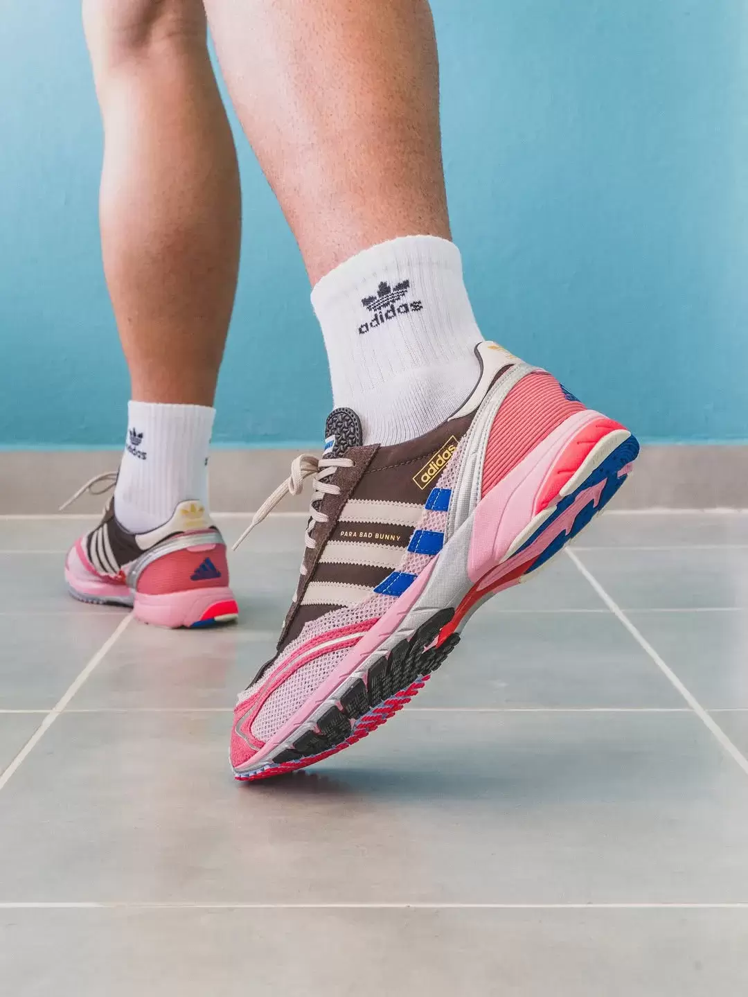 Bad Bunny x adidas Adizero SL72 "棕色/粉色 "於 2025 年 10 月發佈 Bad Bunny, adidas SL 72, adidas adiZero, adidas - Bad Bunny x adidas Adizero SL72 "棕色/粉色 "於 2025 年 10 月發佈