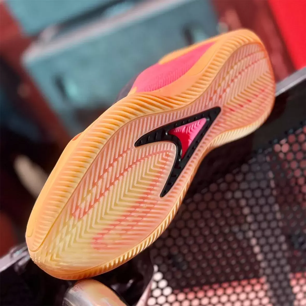 阿迪達斯-安東尼-愛德華茲 2 "與愛同行 "10 月 4 日發佈 Anthony Edwards, adidas Anthony Edwards 2, adidas AE 2, adidas - 阿迪達斯-安東尼-愛德華茲 2 "與愛同行 "10 月 4 日發佈
