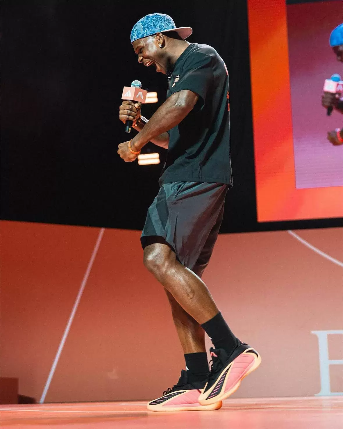 阿迪達斯-安東尼-愛德華茲 2 "與愛同行 "10 月 4 日發佈 Anthony Edwards, adidas Anthony Edwards 2, adidas AE 2, adidas - 阿迪達斯-安東尼-愛德華茲 2 "與愛同行 "10 月 4 日發佈