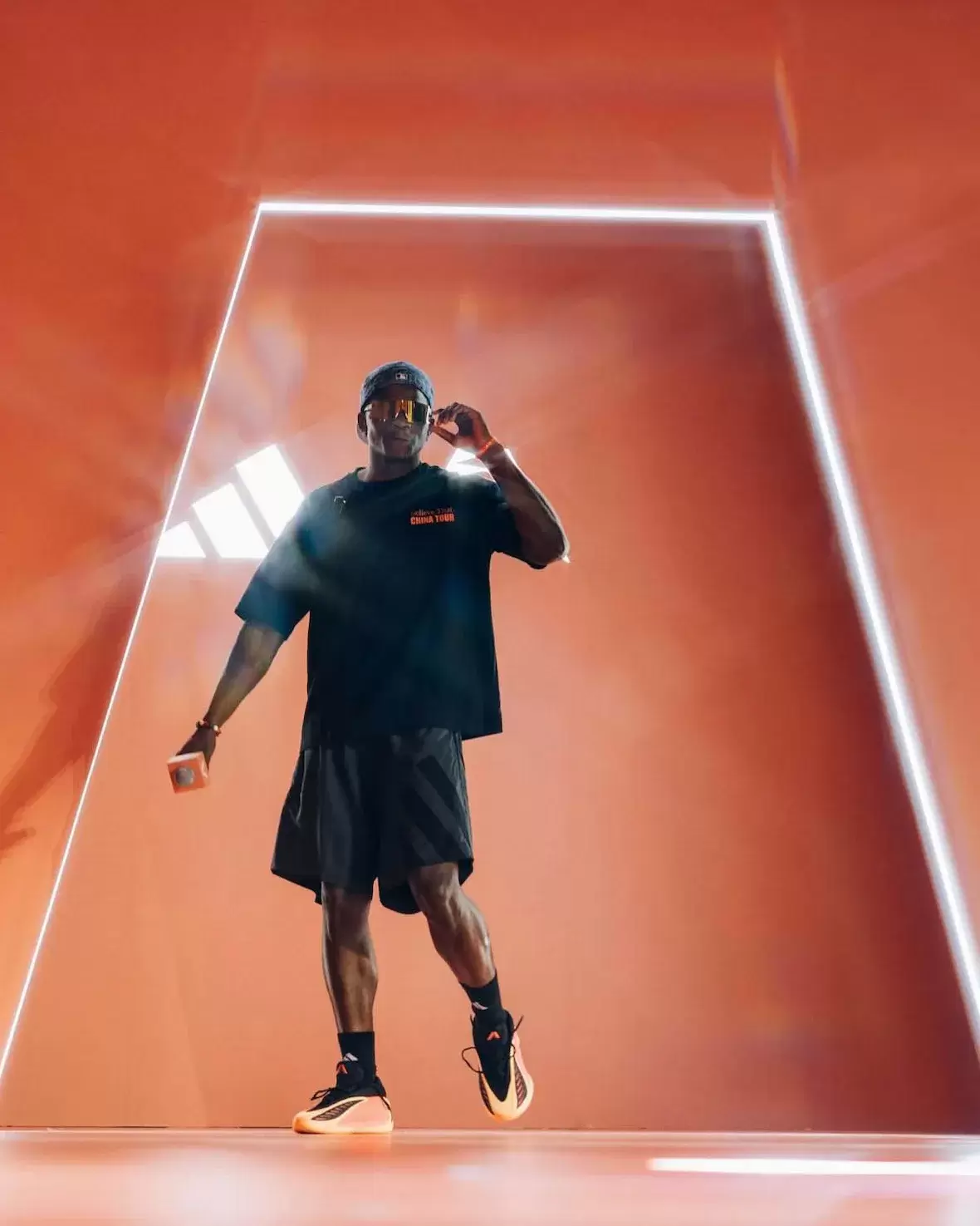 阿迪達斯-安東尼-愛德華茲 2 "與愛同行 "10 月 4 日發佈 Anthony Edwards, adidas Anthony Edwards 2, adidas AE 2, adidas - 阿迪達斯-安東尼-愛德華茲 2 "與愛同行 "10 月 4 日發佈