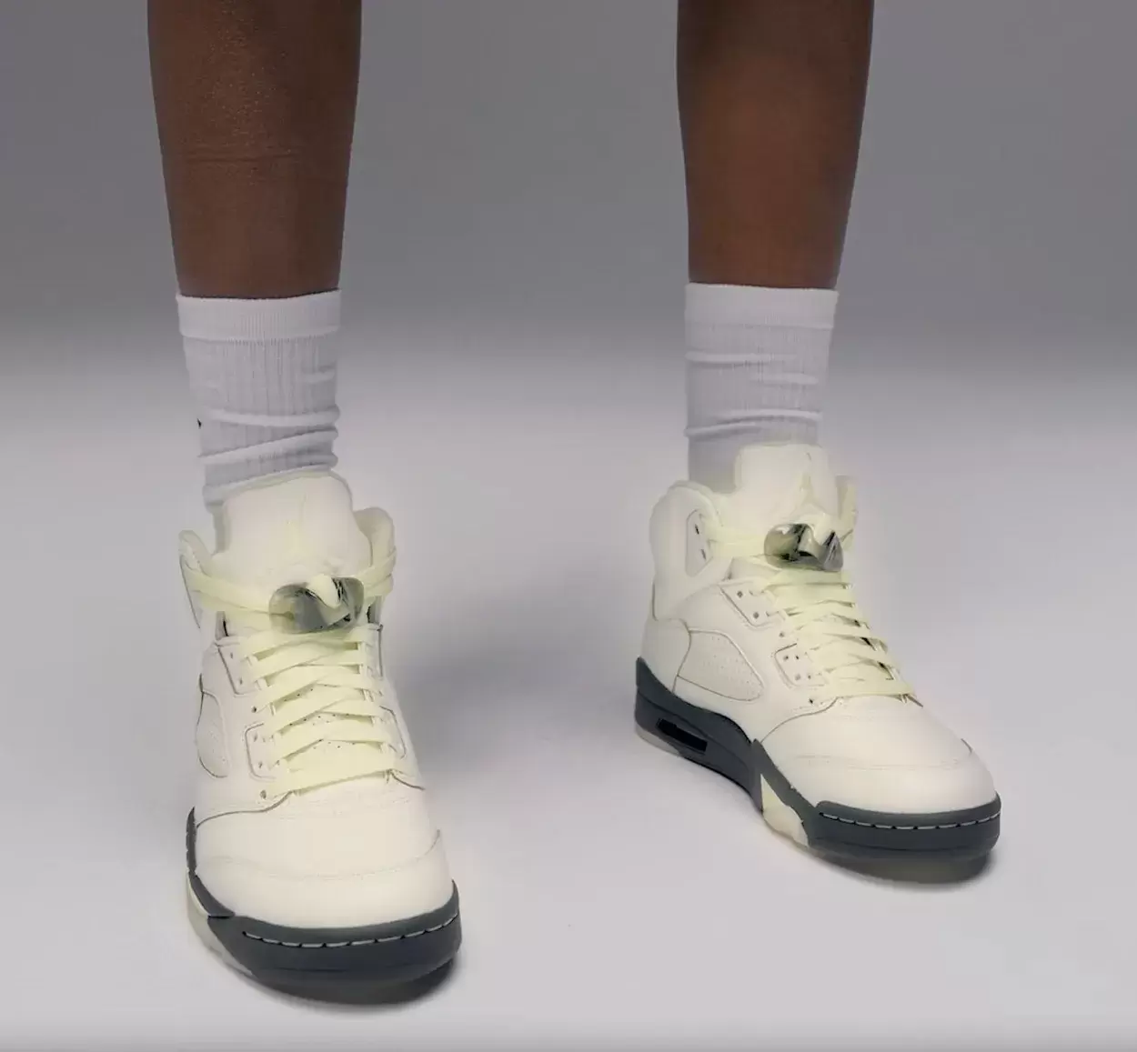 空氣喬丹 5 "夜光綠 "8 月 30 日發佈 Nike, Jordan Brand, Air Jordan 5, Air Jordan - 空氣喬丹 5 "夜光綠 "8 月 30 日發佈