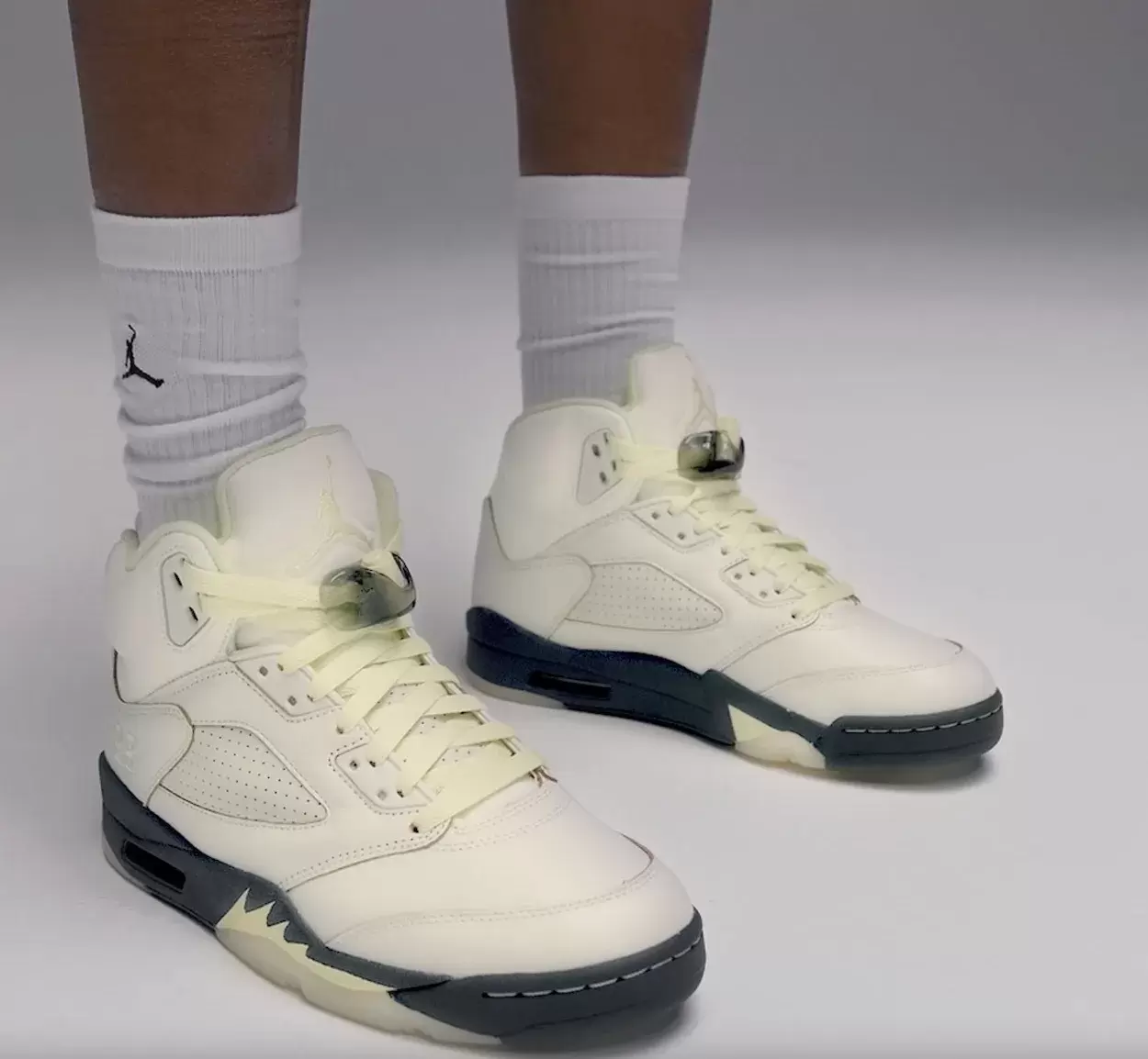 空氣喬丹 5 "夜光綠 "8 月 30 日發佈 Nike, Jordan Brand, Air Jordan 5, Air Jordan - 空氣喬丹 5 "夜光綠 "8 月 30 日發佈