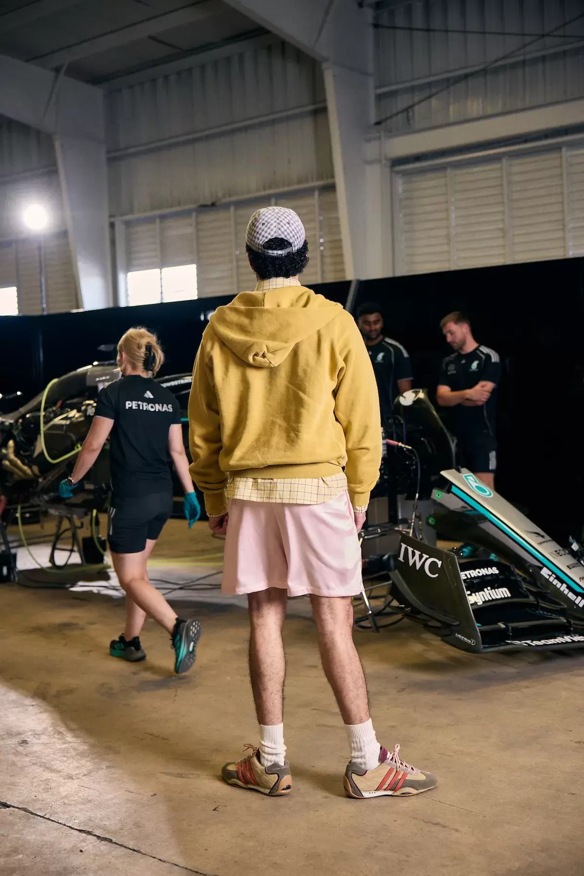 Bad Bunny 首次亮相阿迪達斯 Adiracer GT 合作款 Bad Bunny, adidas Adiracer, adidas - Bad Bunny 首次亮相阿迪達斯 Adiracer GT 合作款