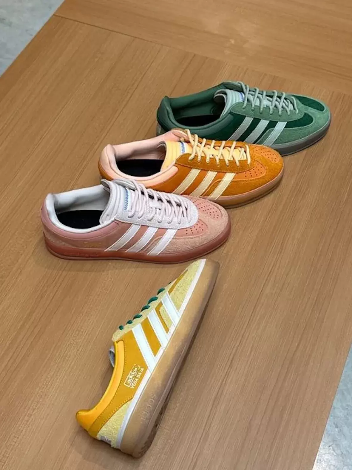 Bad Bunny, adidas Gazelle, adidas - 第一視角： Bad Bunny x adidas Gazelle "Vega Baja" (2025)Bad Bunny x adidas Gazelle "Vega Baja" (2025)
