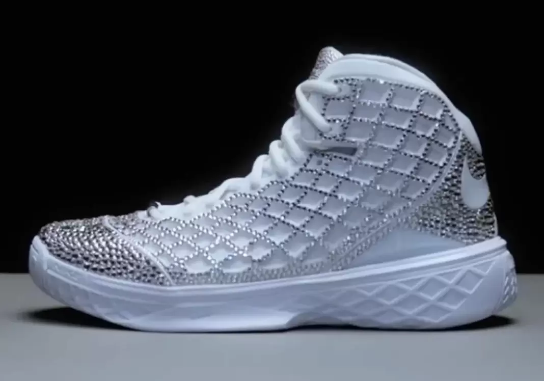 Nike Kobe 3 Protro, Nike Kobe 3, Nike - 凡妮莎-布萊恩特揭秘耐克 Kobe 3 Protro "Halo Diamond "施華洛世奇 PE