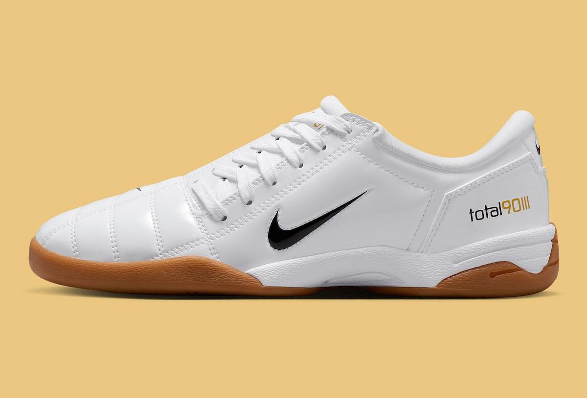 耐克全能 90 III "白色口香糖 "現已上市(2025 年 8 月) Nike Total 90 III, Nike Total 90, Nike - 耐克全能 90 III "白色口香糖 "現已上市(2025 年 8 月)