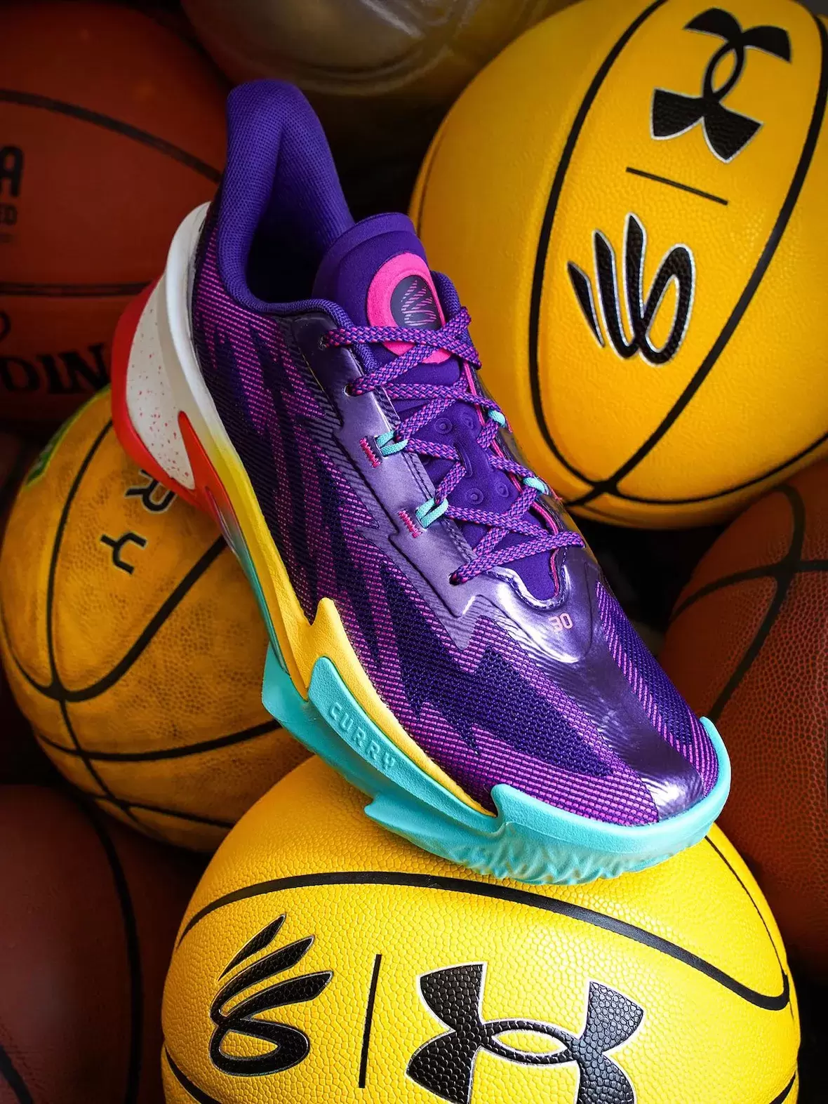 UA 庫里系列 7 "世界巡迴賽 "8 月 22 日發佈 Under Armour, Curry 7 - UA 庫里系列 7 "世界巡迴賽 "8 月 22 日發佈