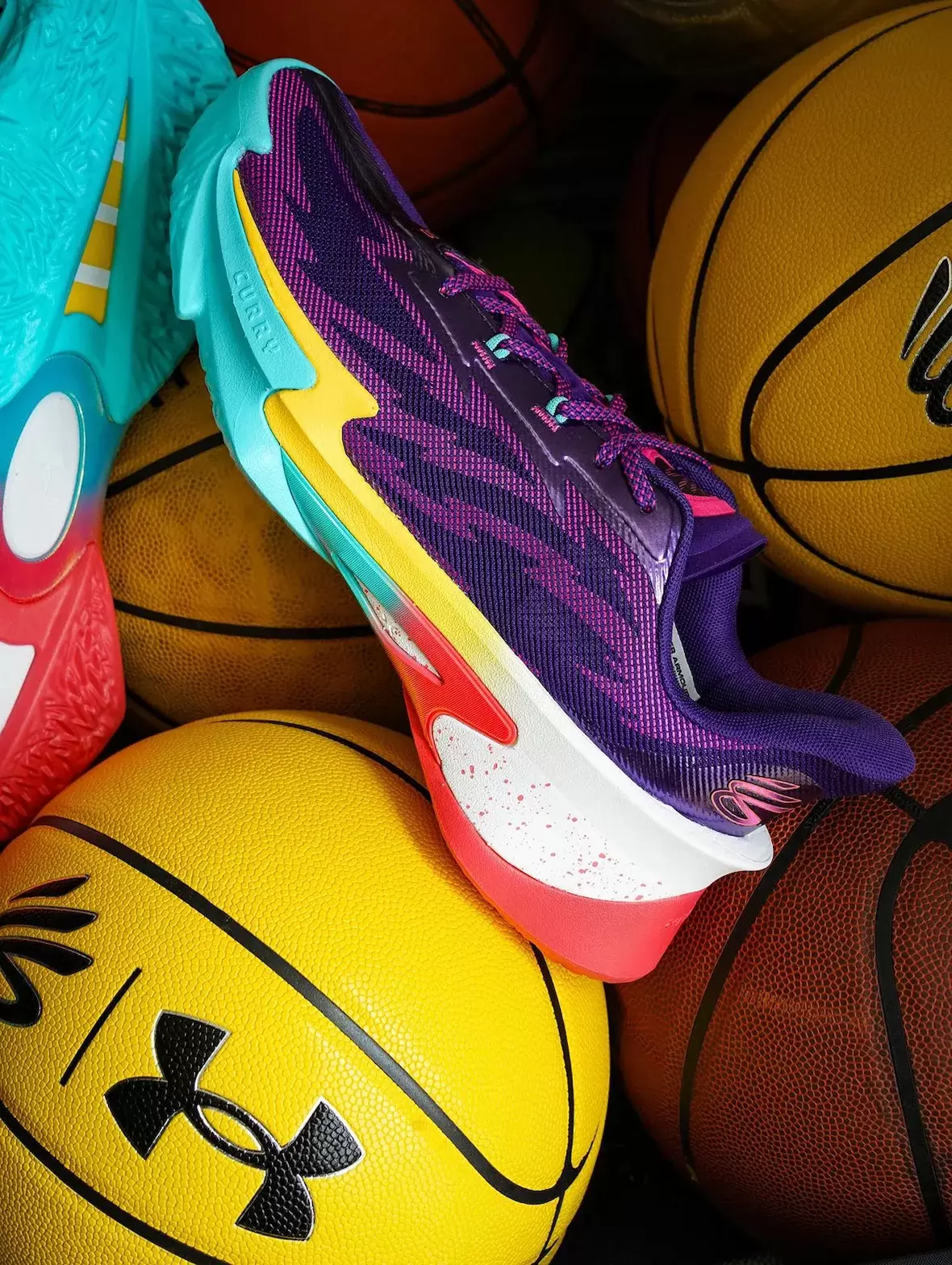 UA 庫里系列 7 "世界巡迴賽 "8 月 22 日發佈 Under Armour, Curry 7 - UA 庫里系列 7 "世界巡迴賽 "8 月 22 日發佈