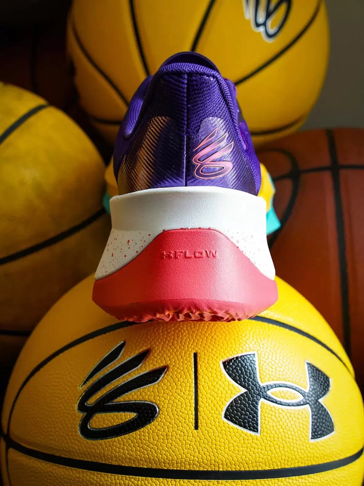 UA 庫里系列 7 "世界巡迴賽 "8 月 22 日發佈 Under Armour, Curry 7 - UA 庫里系列 7 "世界巡迴賽 "8 月 22 日發佈