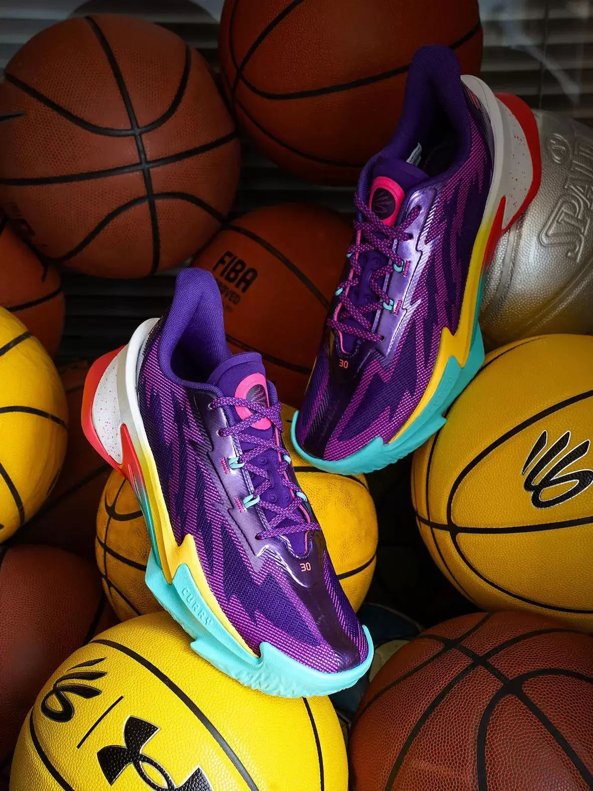 UA 庫里系列 7 "世界巡迴賽 "8 月 22 日發佈 Under Armour, Curry 7 - UA 庫里系列 7 "世界巡迴賽 "8 月 22 日發佈
