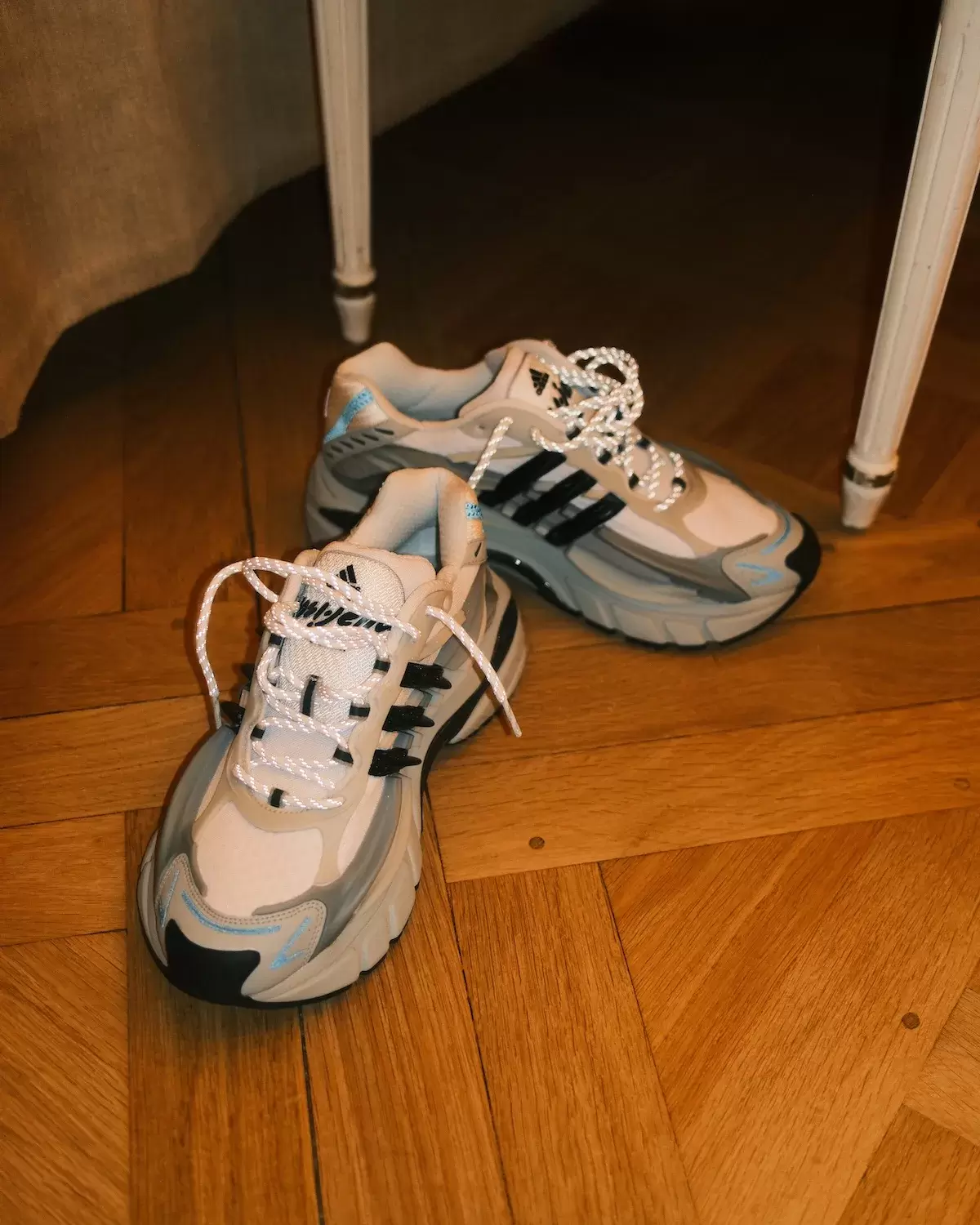 Pharrell x adidas Adistar Jellyfish "純灰 "於 2025 年 10 月發佈 Pharrell Williams, adidas Adistar Jellyfish, adidas - Pharrell x adidas Adistar Jellyfish "純灰 "於 2025 年 10 月發佈