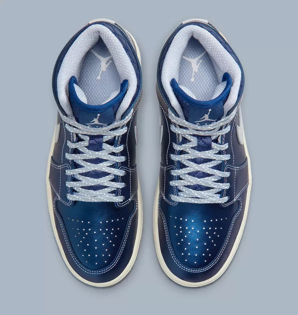 Air Jordan 1 Mid 採用金屬藍外觀 Air Jordan 1 Mid, Air Jordan 1, Air Jordan - Air Jordan 1 Mid 採用金屬藍外觀