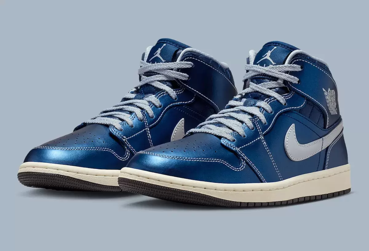 Air Jordan 1 Mid 採用金屬藍外觀 Air Jordan 1 Mid, Air Jordan 1, Air Jordan - Air Jordan 1 Mid 採用金屬藍外觀