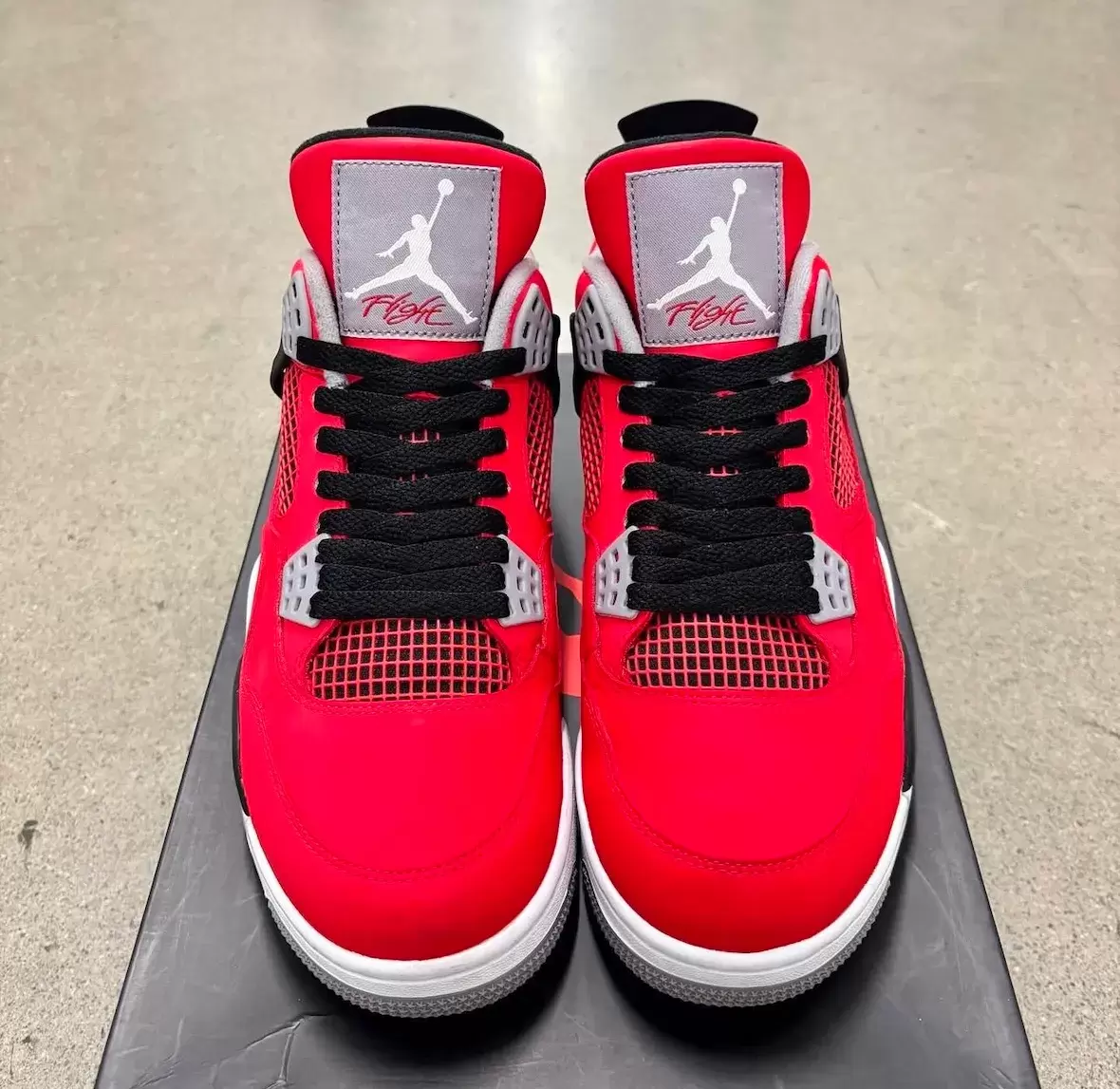Air Jordan 4 "Toro Bravo" 將於 2026 年 5 月回歸 Air Jordan 4 Toro, Air Jordan 4, Air Jordan - Air Jordan 4 "Toro Bravo" 將於 2026 年 5 月回歸