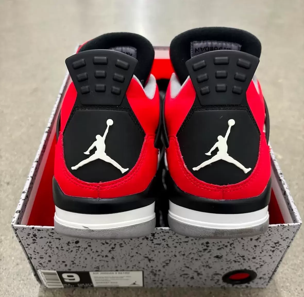 Air Jordan 4 "Toro Bravo" 將於 2026 年 5 月回歸 Air Jordan 4 Toro, Air Jordan 4, Air Jordan - Air Jordan 4 "Toro Bravo" 將於 2026 年 5 月回歸