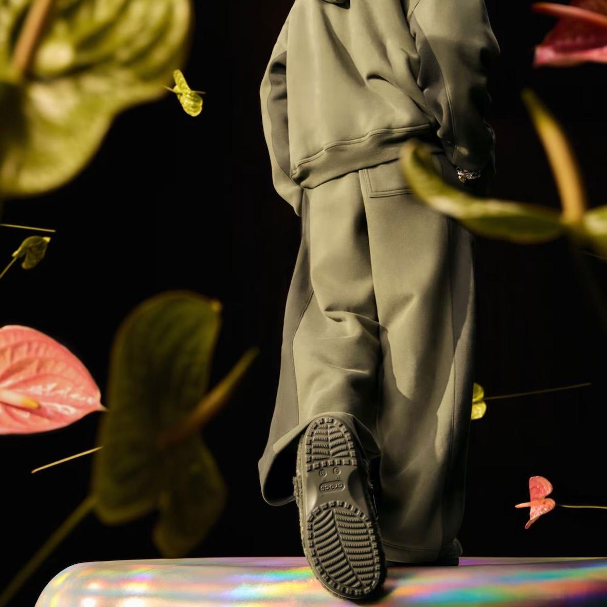 Hollister x Crocs 經典 "Unfurgettable "木屐系列 9 月 9 日發佈 Crocs - Hollister x Crocs 經典 "Unfurgettable "木屐系列 9 月 9 日發佈