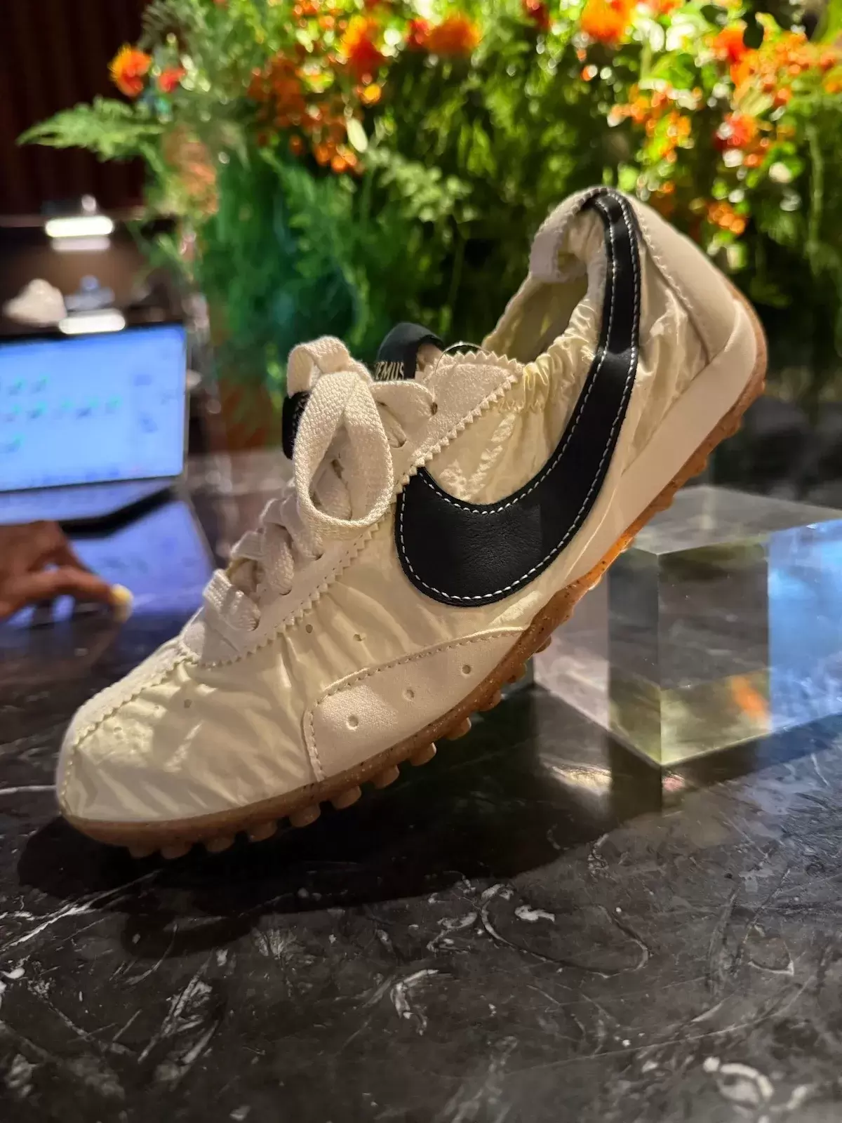 Jacquemus x Nike 月亮鞋 2025 年假日發佈 Nike Waffle Racer, Nike, Jacquemus - Jacquemus x Nike 月亮鞋 2025 年假日發佈