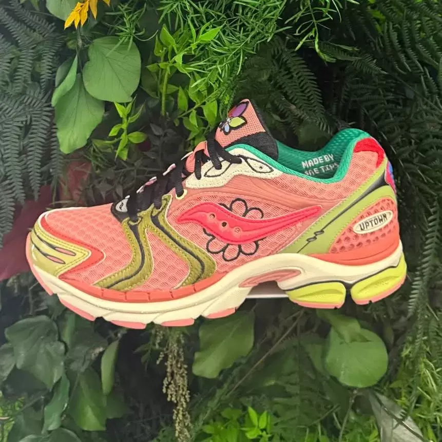 用植物換 Jae Tips 的 Saucony ProGrid Triumph 4 "花開上城 "套裝 Saucony Pro Grid Triumph 4, Saucony, Jae Tips - 用植物換 Jae Tips 的 Saucony ProGrid Triumph 4 "花開上城 "套裝
