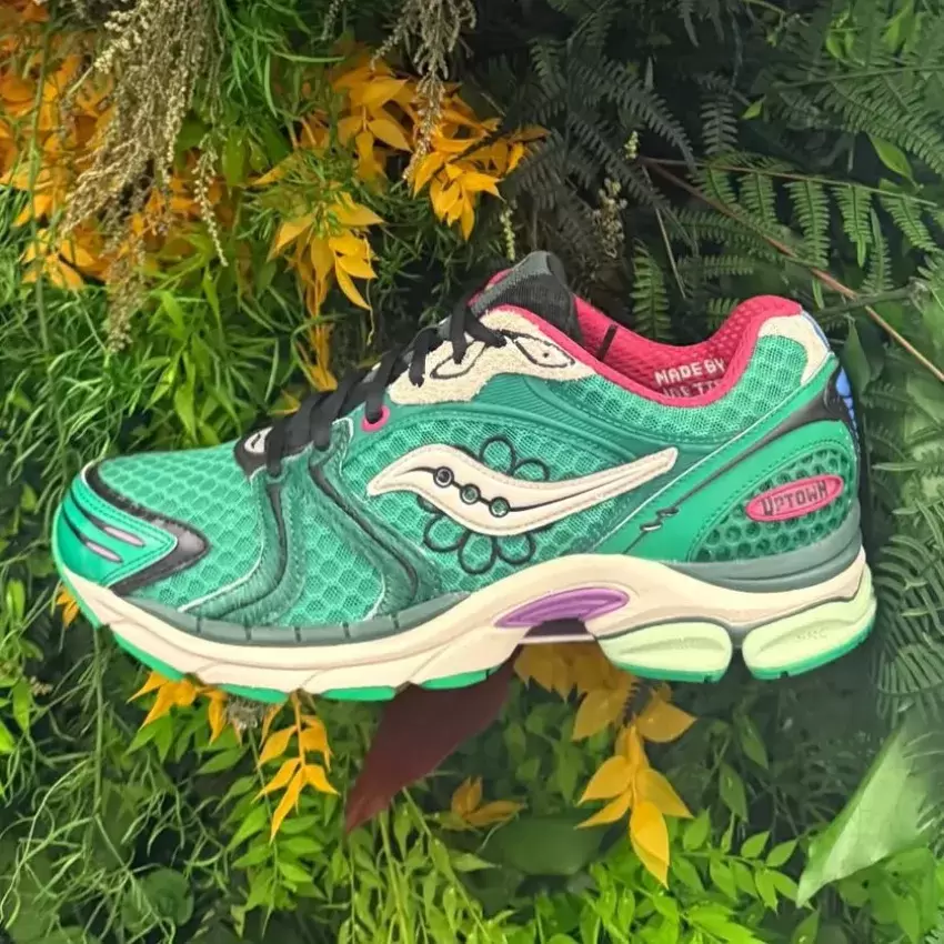 用植物換 Jae Tips 的 Saucony ProGrid Triumph 4 "花開上城 "套裝 Saucony Pro Grid Triumph 4, Saucony, Jae Tips - 用植物換 Jae Tips 的 Saucony ProGrid Triumph 4 "花開上城 "套裝
