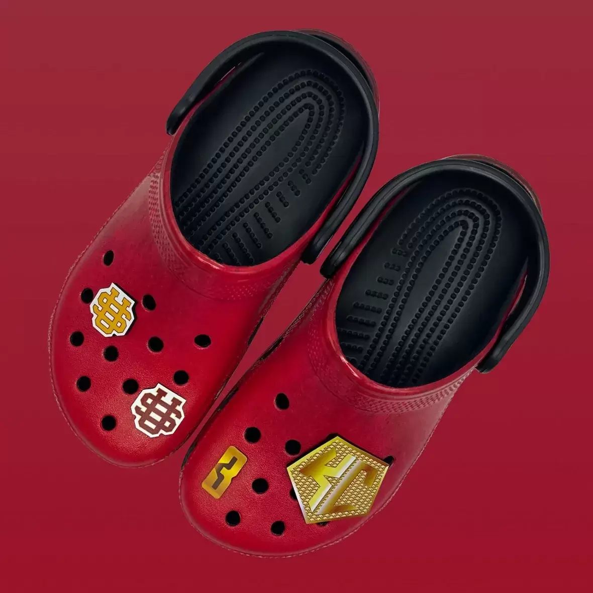 凱-塞納特(Kai Cenat)推出他的 Crocs "Mafiathon "經典木屐鞋 Kai Cenat, Crocs - 凱-塞納特(Kai Cenat)推出他的 Crocs "Mafiathon "經典木屐鞋