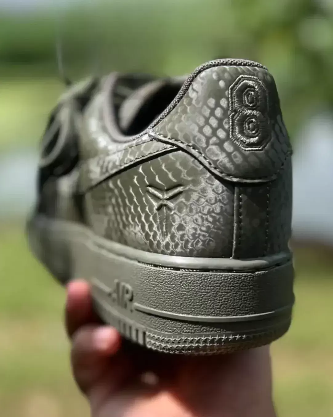 第一視角:科比 x 耐克 Air Force 1 Low "Cargo Khaki" (2025) Nike Air Force 1 Low, Nike Air Force 1, Kobe Bryant Shoes - 第一視角:科比 x 耐克 Air Force 1 Low "Cargo Khaki" (2025)