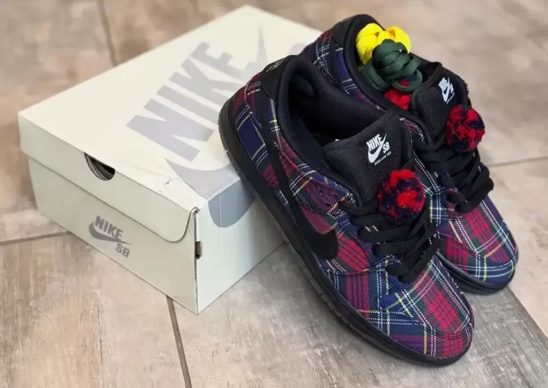 Nike SB Dunk Low, Nike SB, Nike - Nardwuar x Nike SB Dunk Low "格子呢 "2025 年假日發佈