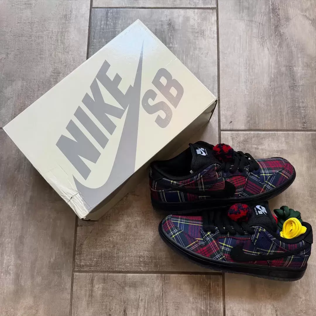 Nardwuar x Nike SB Dunk Low "格子呢 "2025 年假日發佈 Nike SB Dunk Low, Nike SB, Nike - Nardwuar x Nike SB Dunk Low "格子呢 "2025 年假日發佈