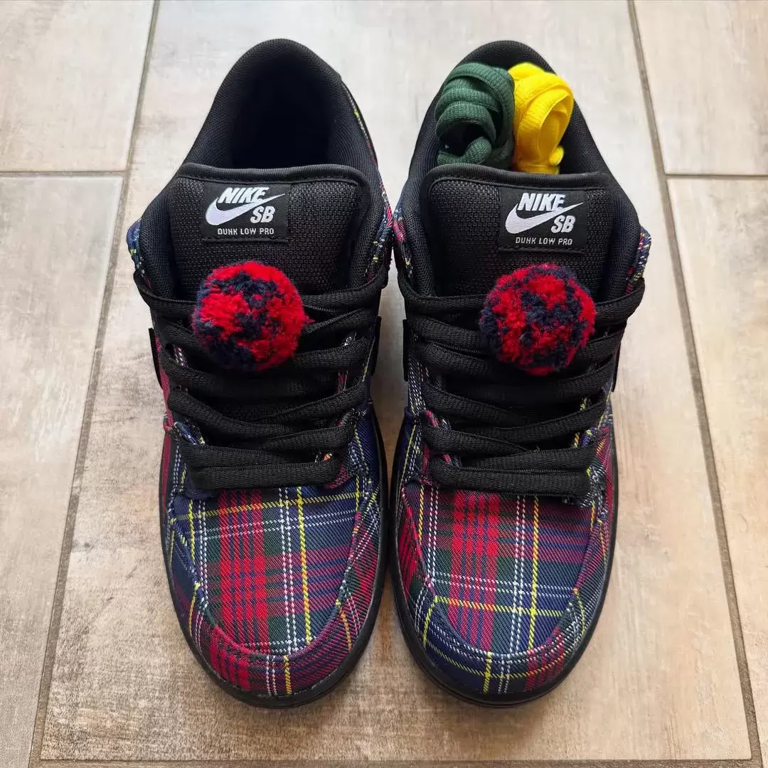 Nardwuar x Nike SB Dunk Low "格子呢 "2025 年假日發佈 Nike SB Dunk Low, Nike SB, Nike - Nardwuar x Nike SB Dunk Low "格子呢 "2025 年假日發佈